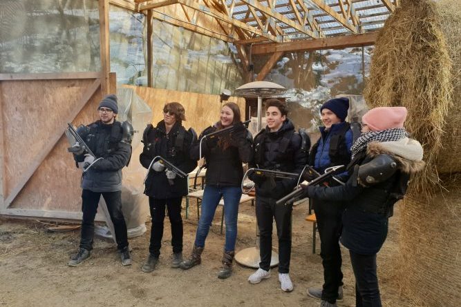 Happy Spieler am Laser Spielgelände Liebenfels