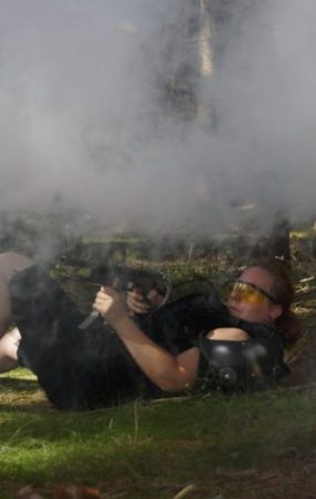 LaZer Live Action Schuß im Liegen