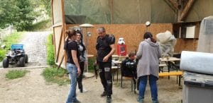 Taktik Besprechung im Laser Spieler Lager