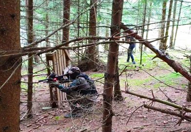 strategischer Angriff beim outdoor Lasertag in Kärnten