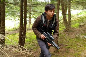 Anpirschen beim outdoor Lasertag in Kärnten