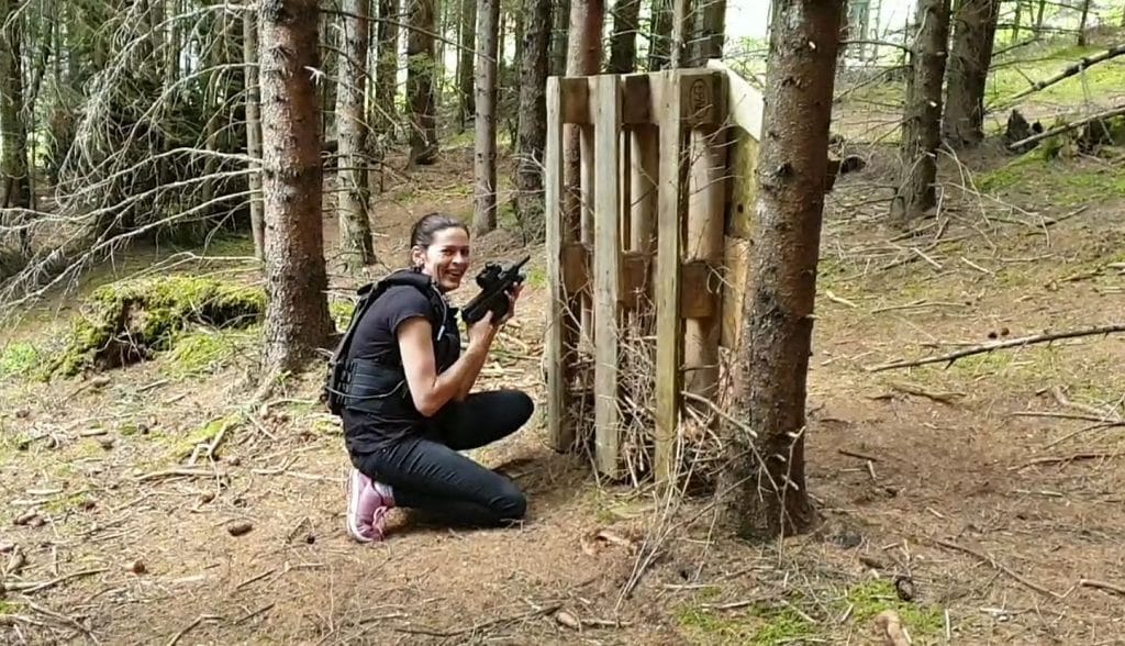 Mama hat Spaß beim Lasertag in Liebenfels Kärnten