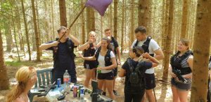 Spaß mit Klassenkameraden nach dem Abschluß beim Lasertag Spiel in Liebenfels/Kärnten