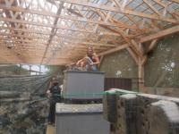 Kathi "Katze" Programmiererin bei Lazer Live Action Games Lasertag beobachtet Spieler in der Halle